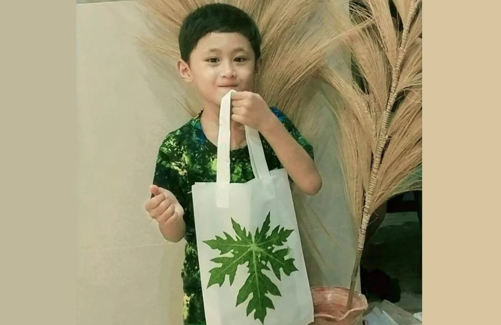 Anak TK Bikin Batik Ecoprint, Hasilnya Mengejutkan