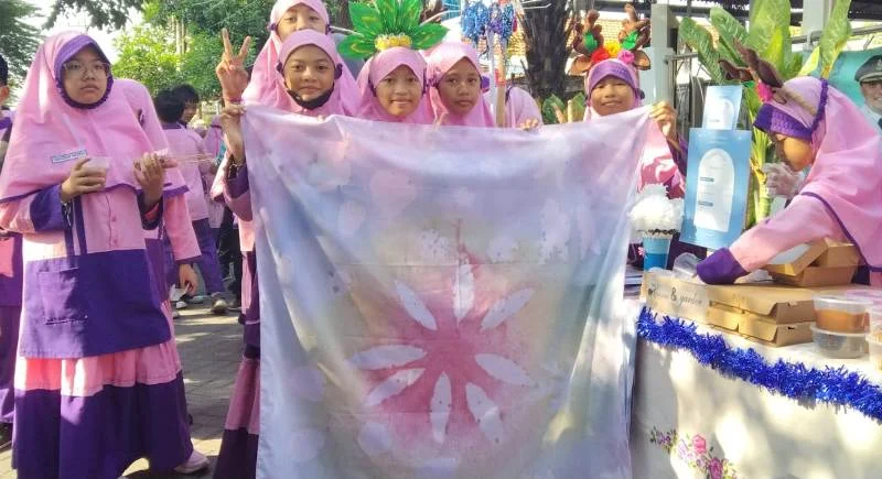Batik Ecoprint Siswa Mumtas, Begini Cara Membuatnya