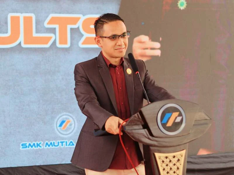 Kepala Sekolah Dikira Sales Minyak Wangi