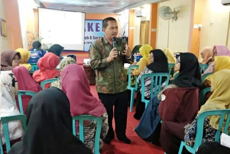 Guru Sakit-Sakitan Tanda Hati dan Pikiran Tak Terhubung ketika Mengajar