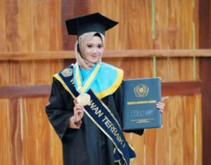 Jadi Wisudawan Terbaik, Beginilah Kehidupan  Elvatiara
