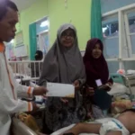 Setelah Penderita Tumor Mata, Kini Lazismu Kota Pasuruan Bantu Yatim Penderita Kelainan Usus