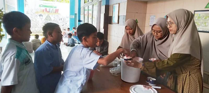 Gerakan Infak Istiqamah, Berlian School Bagi-Bagi Es Krim