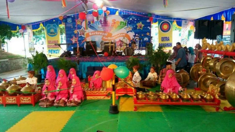 Penampilan Eskul Gamelan SD Muhammadiyah 4 Surabaya Pukau Juri Pensi