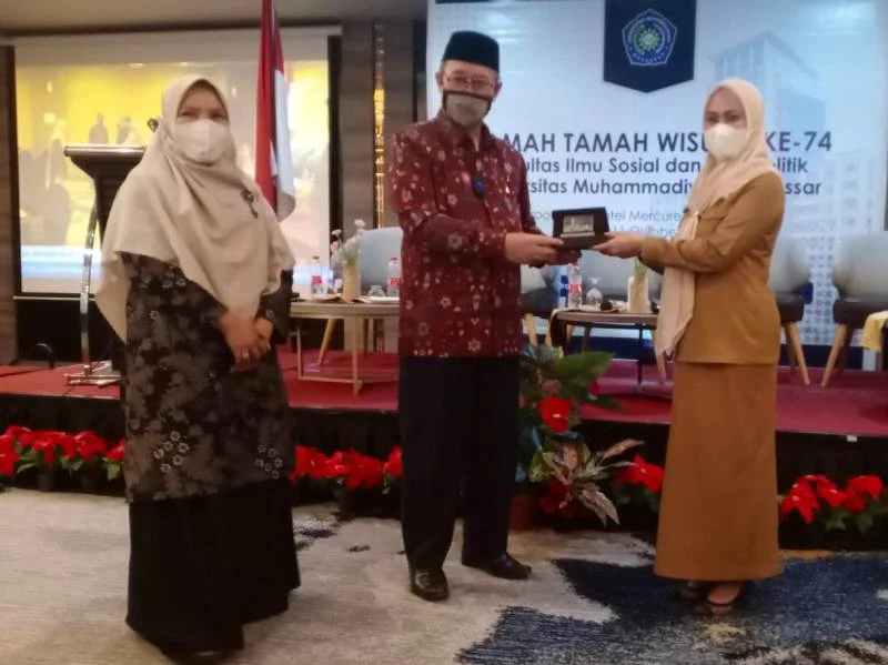 Pesan Rektor Unismuh kepada Lulusan FISIP