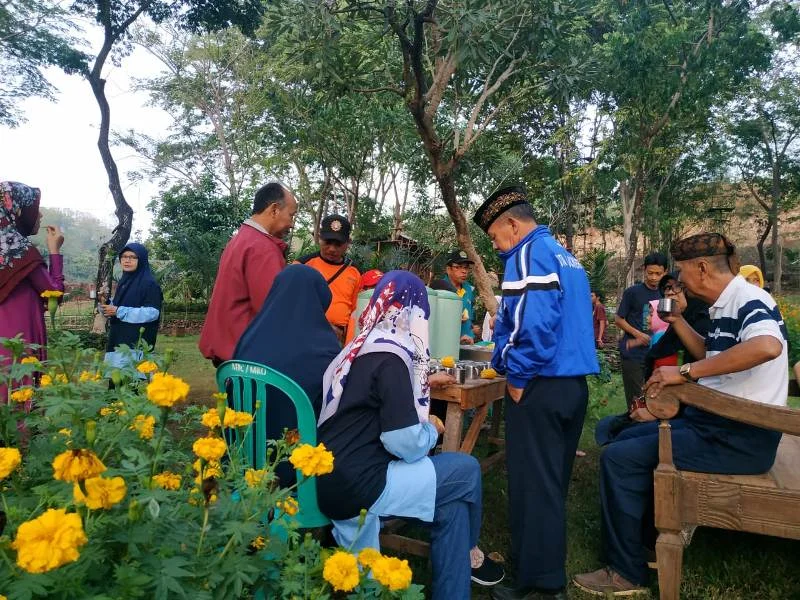 Merawat Keluarga Aktivis Tetap Kompak Lewat Famgath