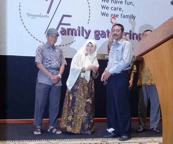 Famgath Smamda Guyub di Yogya Meski Ada yang Ketlisipan Bus di Jalan