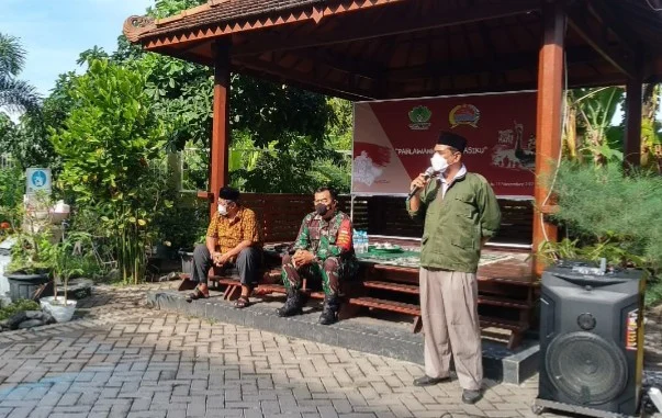 Fashion Show Baju Pahlawan di SD Almadany