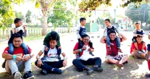 Makan Kerupuk di Atas Pundak Ayah, Ini Meriahnya Father’s Day