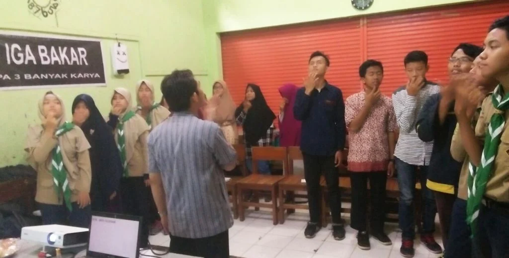 Seru! Jika Komunitas Dai Berkemajuan dan Gerakan Pelajar tanpa Pacaran Sedang Belajar Public Speaking