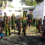 Festival Memengan Jadi Heboh ketika Bupati Ikut Bermain Egrang