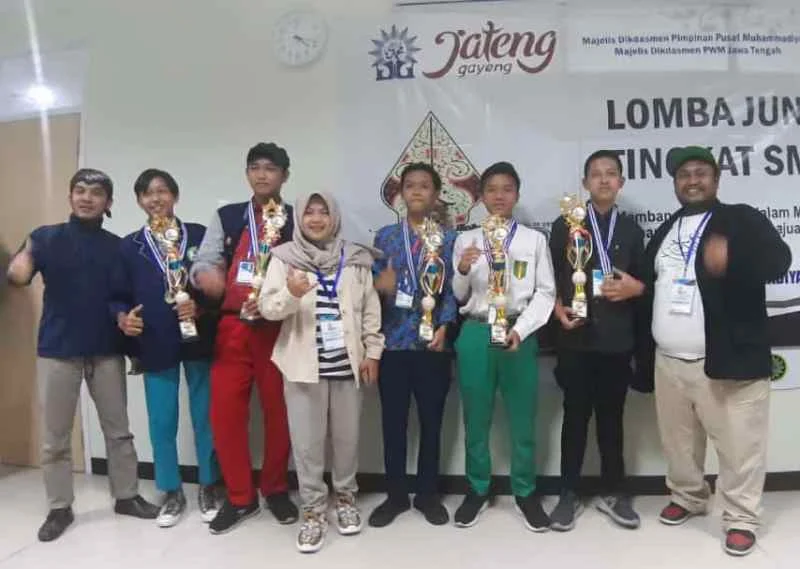 Film Main HP Garapan SMP Mugaru Sabet Medali Emas