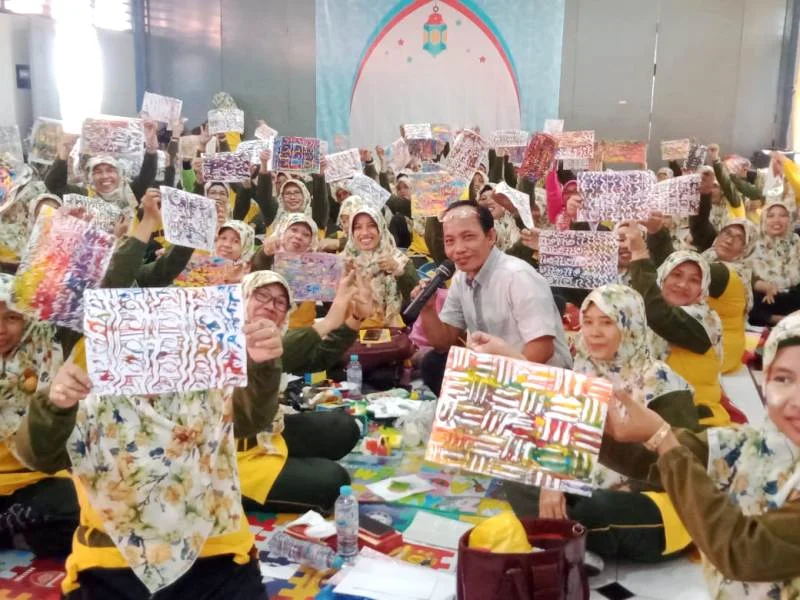 Begini Teknik Menggambar Pakai Finger Print yang Diajarkan kepada Guru TK Ini