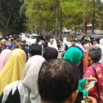 Ketika Din Syamsuddin Jadi Rebutan Foto Selfie Ibu-Ibu