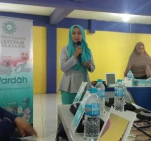 Agar Tampil Segar dan Menawan, Begini Tips Merias Wajah untuk Aktivis Perempuan