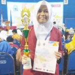 Di Tahun Terakhir Siswa Ini Persembahkan Trofi Kemenangan untuk Sekolah