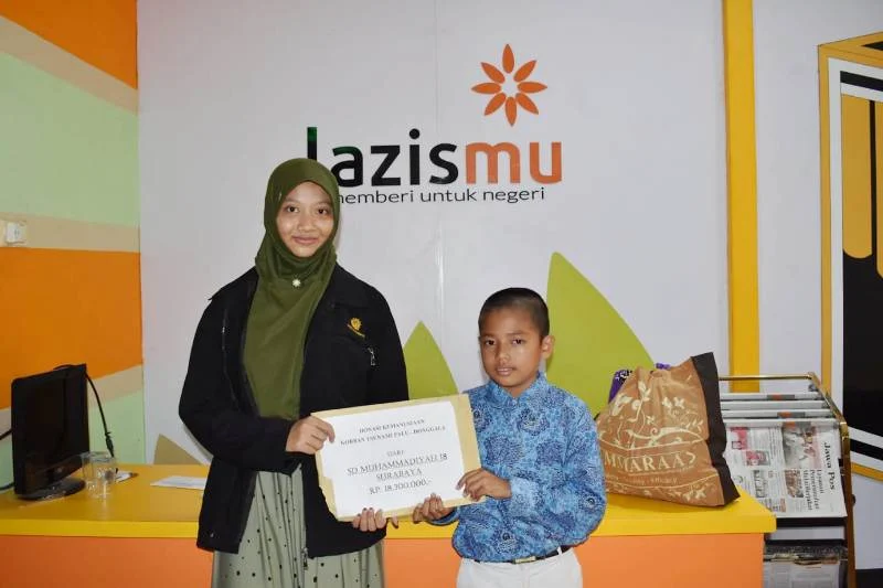 Galang Dana, Sekolah Ini Serahkan Sumbangan Rp 18 Juta Lewat Lazismu