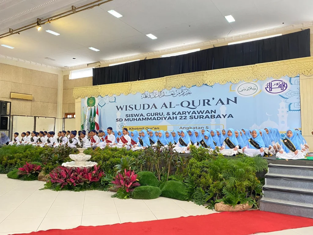 Wisuda Khotmil dan Tahfidzul Quran SD Muhammadiyah 22 Surabaya Berlangsung Khidmat