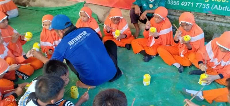 Lucunya Celengan Pinguin dan Minion Kreasi Anak-Anak Ini