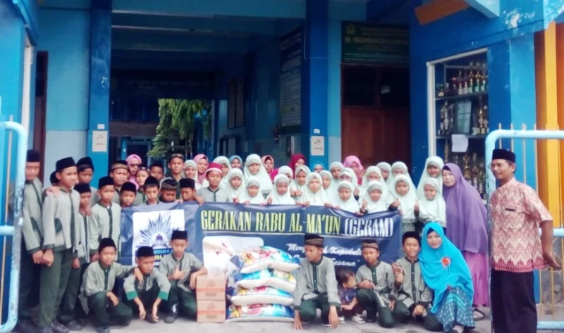 Sedekah Tak Usah Nunggu Kaya, Itu Prinsip Santri Brangsi Lewat Program Ini