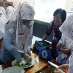 Guru-Guru Ini Asyik Uthak-Athik Gethuk Demi Pembelajaran yang Menyenangkan