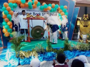 Inilah Makna Pemukulan Gong dan Pelepasan Balon di Awal Sekolah