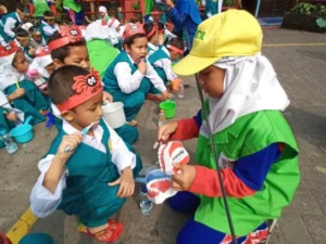 Praktik Gosok Gigi di Sekolah, Ternyata Ada Juga Siswa yang Asal Gosok