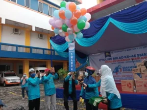 Gowes Milad Smamda Bertabur Hadiah
