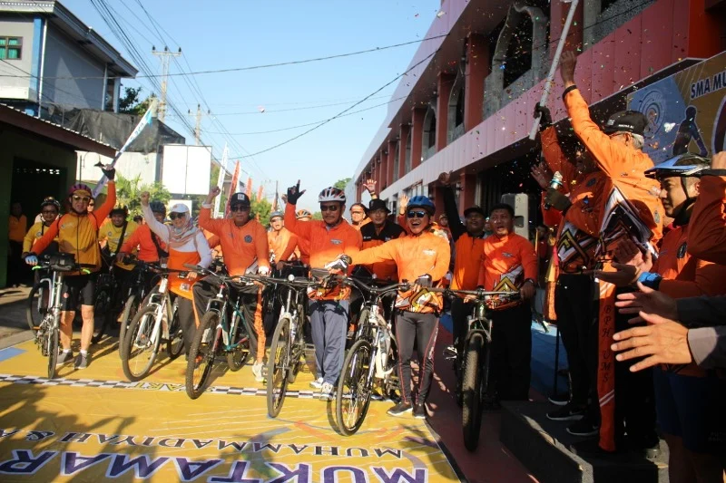 Gowes to Muktamar Meriahkan Jalan Karanganyar-Solo