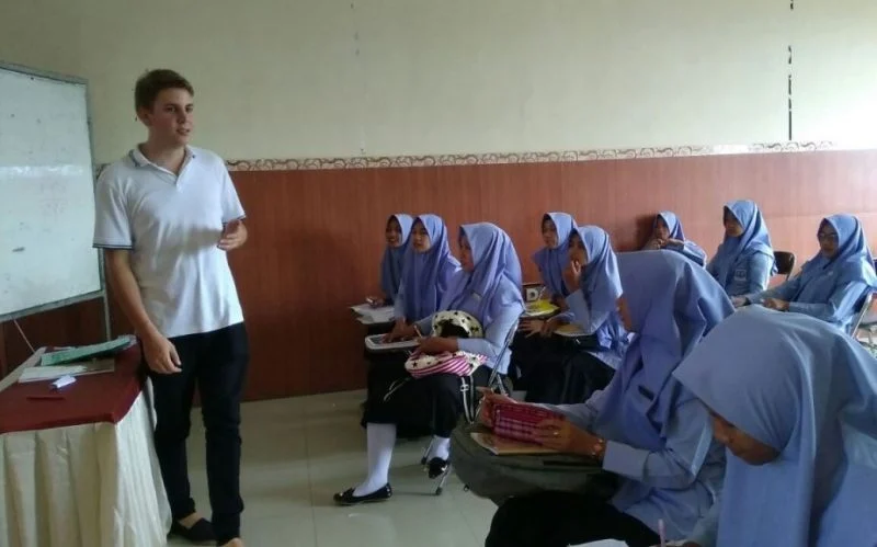 Bule dari Washington DC Jadi Guru SMK Mutu Selama 10 Bulan