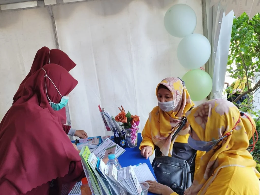 Reuni Tipis-Tipis di Stan RSMG saat Musyda Muhammadiyah dan Aisyiyah Gresik