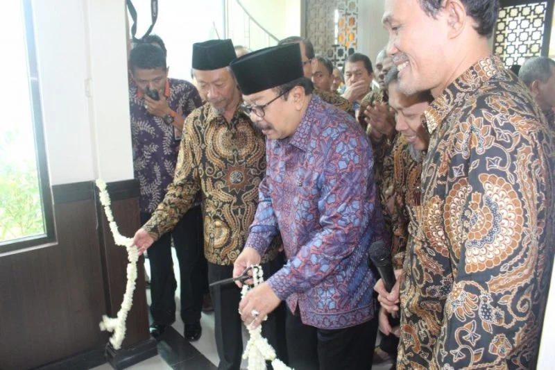 Gubernur Jatim Soekarwo Resmikan Lift Muhammadiyah Jatim