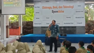 Siswa Spemdalas Belajar Kolak Ayam Khas Gumeno