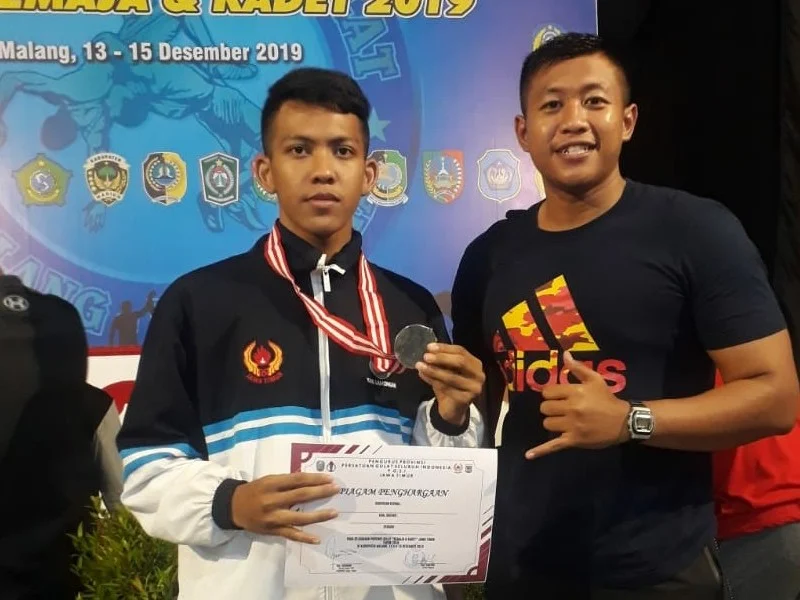 Siswa Ini Rebut Juara Gulat Remaja