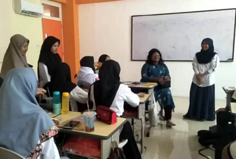 Guru Bangladesh Mengajar di Smamita, Serasa di Negara Sendiri