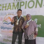 Dua Pimpinan SD Mumtaz Sabet Medali Olympicad