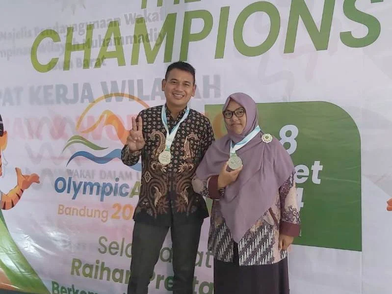 Dua Pimpinan SD Mumtaz Sabet Medali Olympicad
