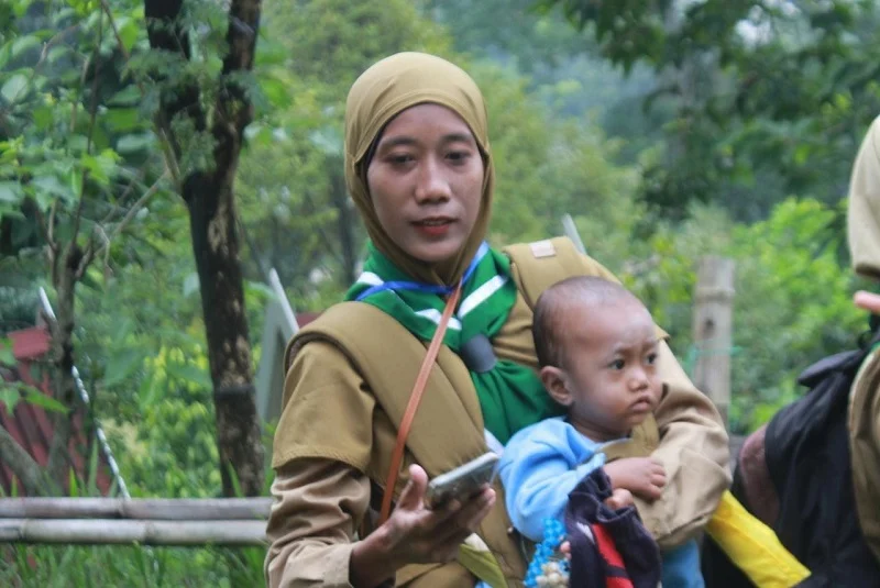 Sambil Gendong Anak, Guru SMAM 9 Brondong Ikut Jati 1