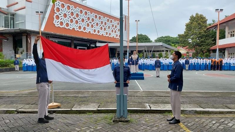Kesan Guru Spemdalas saat Menjadi Petugas Upacara Bendera