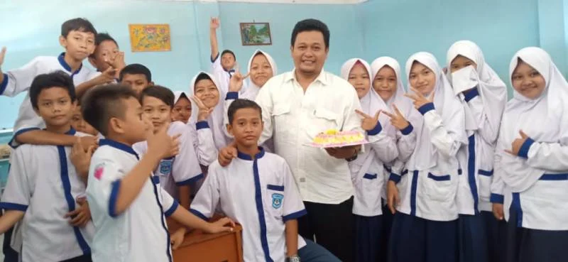 Usai Upacara HGN, Guru-Murid Sarapan Bersama