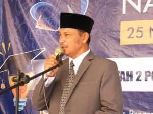 Ponpes Gelar Upacara Hari Guru, Petugasnya Sangat Spesial