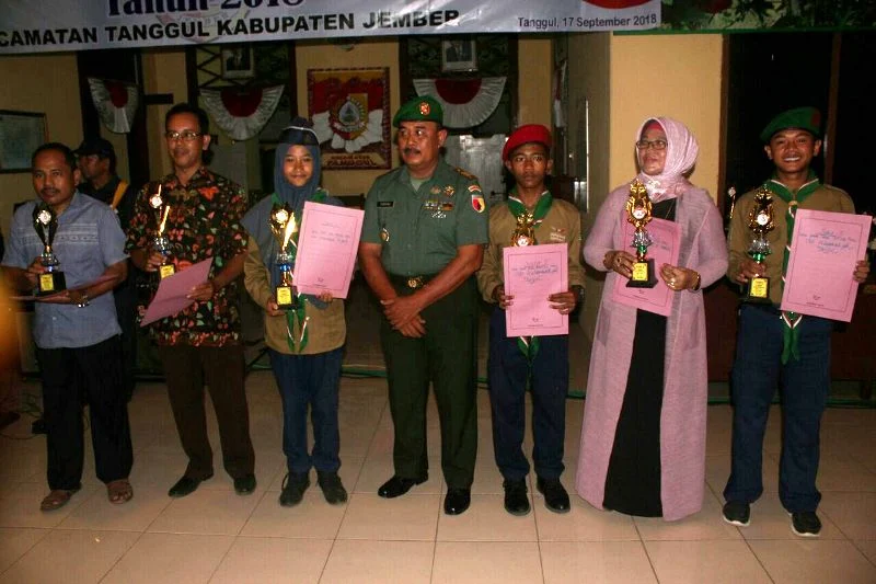 Sekaligus Promosi, Hadiri Undangan Resepsi Pakai Seragam HW