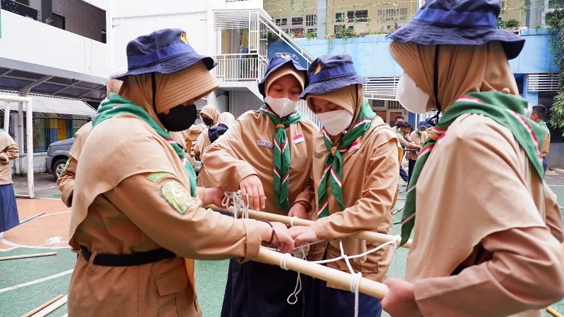 Tali-temali Warnai Kemah HW SMPM 4 Surabaya