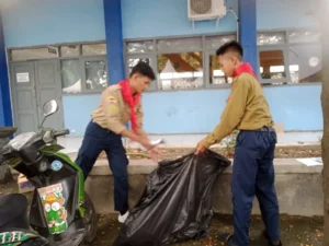 HW Smadiga dan SMPM 5  Bungah Sigap Bersihkan Area Pameran