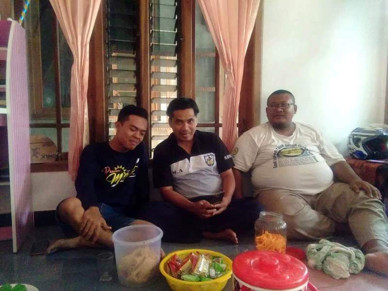 Rapat Evaluasi HW Solokuro Bahas Program sambil Bakar Sate