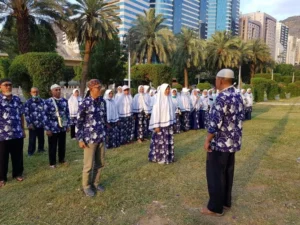 Menunggu Kepulangan, Jamaah Haji Gelar Upacara Agustusan di Mekkah