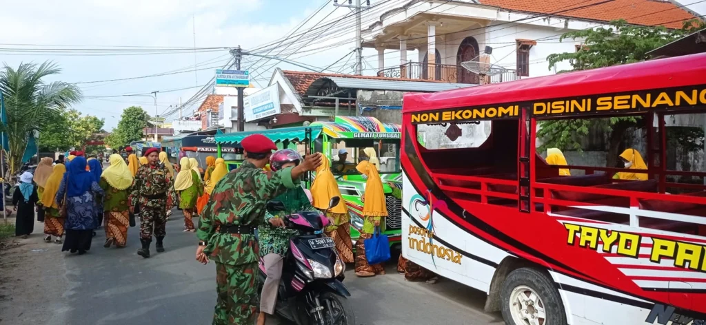 Halalbihalal PCM Panceng, Rombongan Naik Tayo