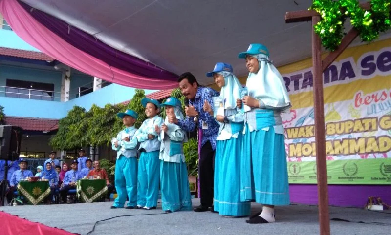 Investasi Terbesar Guru adalah Mengajar dengan Hati: Hari Pertama Masuk Sekolah bersama Wakil Bupati Gresik