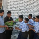 Peringati Hari Pohon, Ramai-Ramai Tanam Sayuran di Sekolah