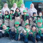 Kejutan Bunga untuk Ayah di SD QISMU Sumenep. Ada Apa?